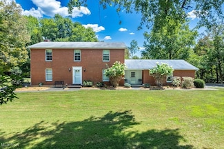 1252 New England Ridge Rd, Washington, WV 26181