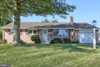 18 Glendale Dr, Lancaster, PA 17602