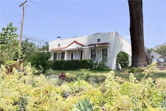 907 E Poppyfields Dr, Altadena, CA 91001