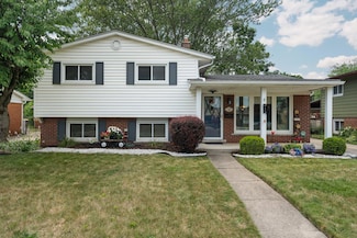 3252 Grange Rd, Trenton, MI 48183