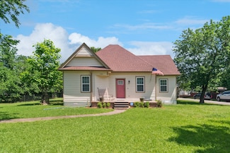 1102 W 12th St, Bonham, TX 75418