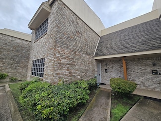 214 Village Dr N, Richardson, TX 75081