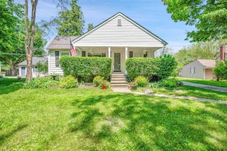 8227 Janis St, Shelby Township, MI 48317