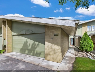 1225 W Nicolet Cir, Neenah, WI 54956