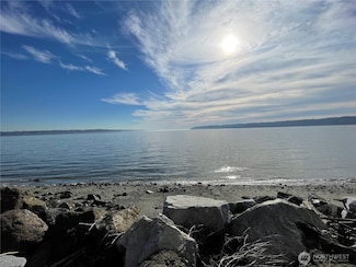 22 H S Beach Dr, Hat Island, WA 98236