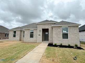 4833 W Aurora St, Fayetteville, AR 72704