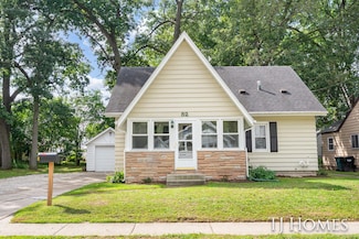 52 Holly St SW, Grand Rapids, MI 49548