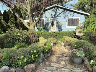 24280 Berry Ave, Warren, MI 48089