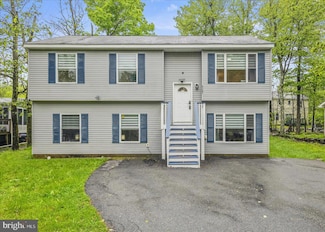 9407 Juniper Dr, Tobyhanna, PA 18466
