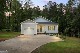 68 Creekwood Dr, Griffin, GA 30223