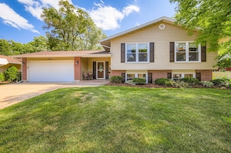 905 Harrison Ln, Hoffman Estates, IL 60192