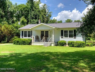 1827 Rebecca Kennedy Rd, Rocky Point, NC 28457