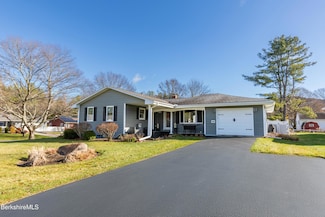 100 Elaine Dr, Pittsfield, MA 01201