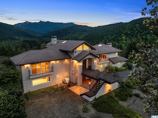 572 Sunset Heights Dr, Port Angeles, WA 98363