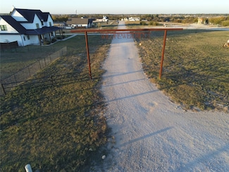 660 Hummingbird Ln, Justin, TX 76247