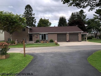 200 Nelson Rd, Thomas, WV 26292