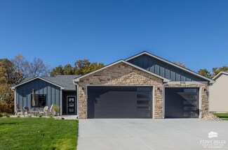 4732 Raven Creek Dr, Manhattan, KS 66502