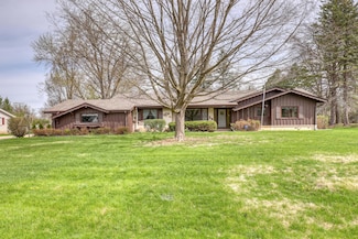 17420 Royalcrest Dr, Brookfield, WI 53045