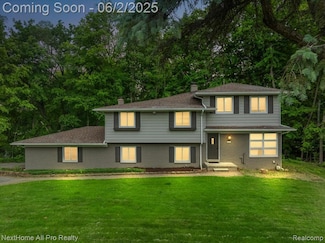 26557 Old Homestead Dr, Farmington Hills, MI 48331