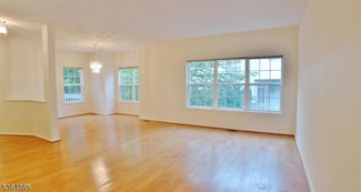 1310 Grandview Ct, Whippany, NJ 07981