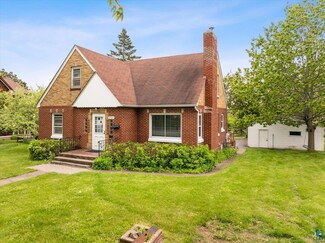 5722 E Superior St, Duluth, MN 55804
