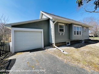 712 E Cavanaugh Rd, Lansing, MI 48910