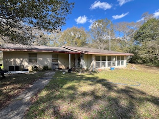 3211 Maple St, Crestview, FL 32539