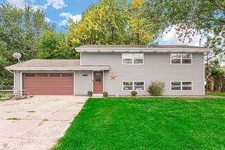 23904 Parrish Ave, Schneider, IN 46376