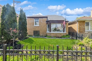 2815 W Pratt Blvd, Chicago, IL 60645