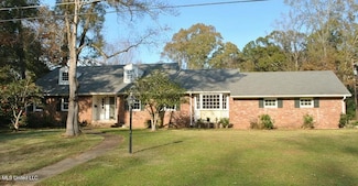 201 Somerset Dr, Natchez, MS 39120