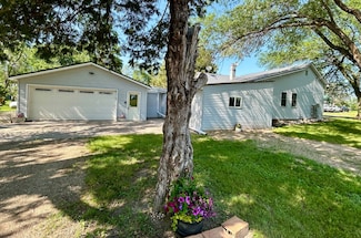 801 Leola Ave, Leola, SD 57456