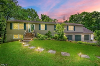 2 Acorn Dr, Highland Lakes, NJ 07422