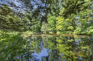 104 S Quaker Ln, Hyde Park, NY 12538