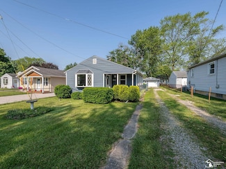 2109 Spaulding Rd, Monroe, MI 48162