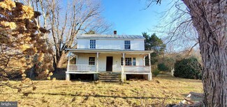 9817 Crest Hill Rd, Marshall, VA 20115