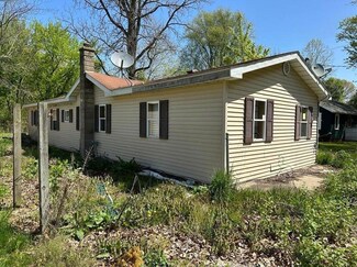 24816 Wayne St, Dowagiac, MI 49047