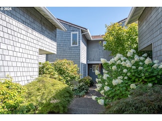 615 N Tomahawk Island Dr Unit 615, Portland, OR 97217