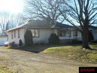 1008 E 2nd St, Blue Earth, MN 56013