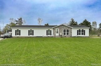1076 N Lakeshore Rd, Harbor Beach, MI 48441