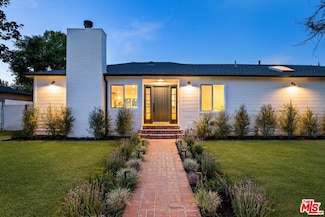 15727 Hartsook St, Encino, CA 91436