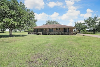 1454 W Wintergreen Rd, Lancaster, TX 75134