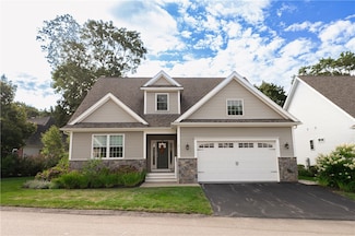 2 Abbey Ln, Westerly, RI 02891