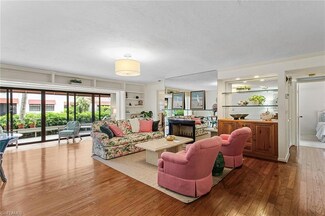 525 Serendipity Dr Unit 525, Naples, FL 34108