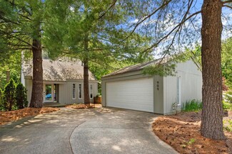 909 Woodside Village Ln, Ballwin, MO 63021