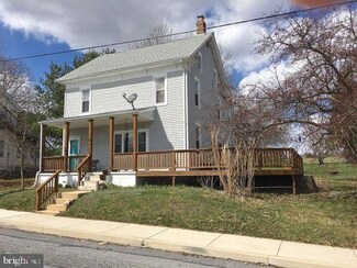 4 W High St, Windsor, PA 17366