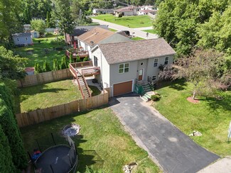 5210 Eisenhower Dr, Wonder Lake, IL 60097
