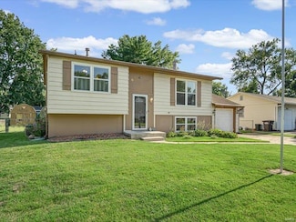 612 Saint Rose Dr, Godfrey, IL 62035