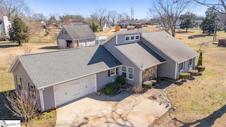 136 Chestnut Lake Dr, Inman, SC 29349
