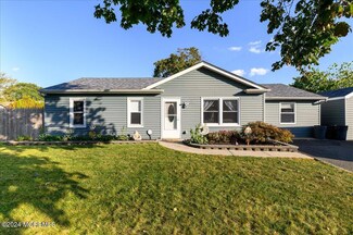 302 8th St, Barnegat, NJ 08005