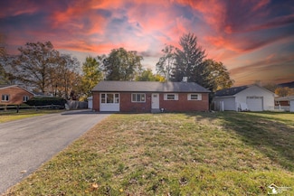 3835 Lois Dr, Lambertville, MI 48144